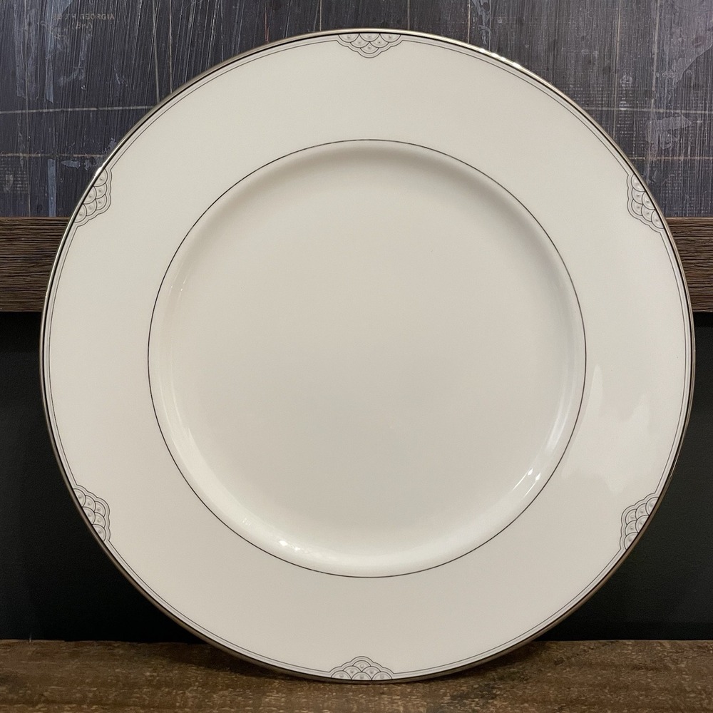 Rare WATERFORD China Chiffonier 10.75" Dinner Plate White Platinum Scallop Dots
